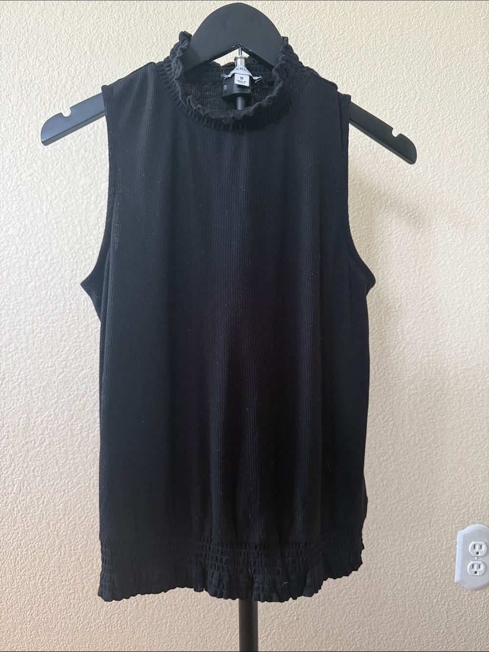 Evereve Sleeveless Black Ruffle Neck Top